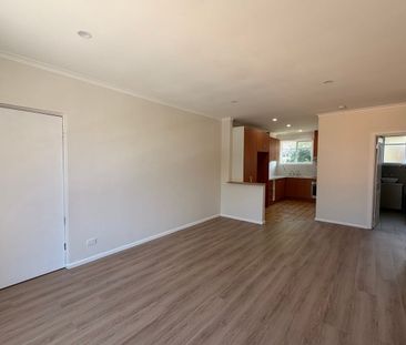 TWO BEDROOM UPSTAIRS APARTMENT! - Photo 1
