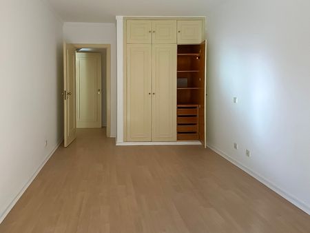 3 bedroom apartment in condominium with pool - Photo 2