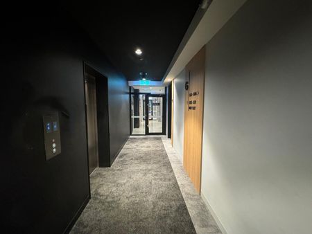 Modern Luxury Residence amongst sustainable surrounds - Photo 5