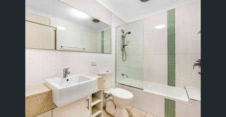 3 Beds Town House close to Major Bus Station - Photo 2