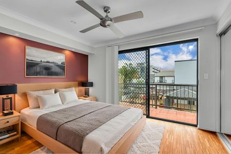 Light-Filled Inner-City Living on Boundary Street - Photo 3