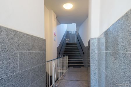 RIDA Residential - Köln-Ehrenfeld! Venloer Str. Gürtel. Helle 2 Zi. Wohnung inkl. EBK. Mod. Altbau! - Photo 2