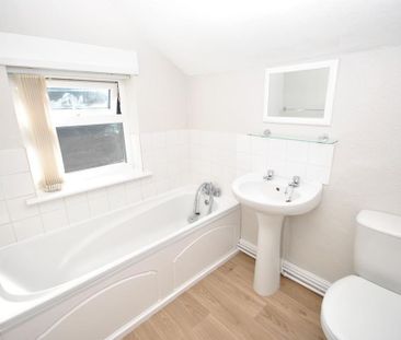 2 bedroom end of terrace house to rent - Photo 5