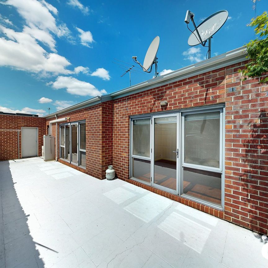 2/134 Cooper Street, Essendon - Photo 1