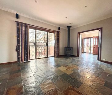 Spacious Family Home with Double Garage & Fantastic Outdoor Enterta... - Photo 5