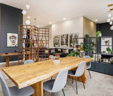 Bedroom Silver (Shared Bathroom) - Photo 2