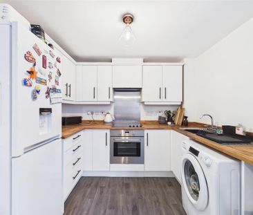 2 bedroom Flat to rent - Photo 5