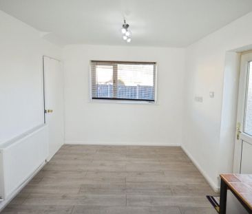 2 bedroom semi-detached house to rent - Photo 6