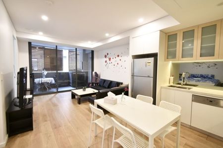 One Bedroom Plus Study With Built-in Wardrobes (unfurnished) - Photo 3