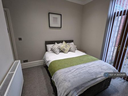 1 bedroom in a house share to rent - Photo 2