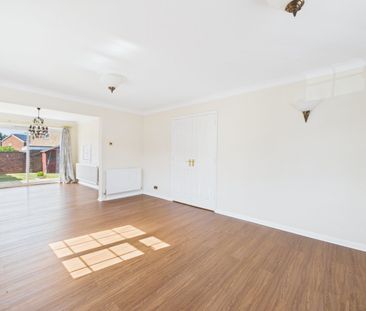 4 bedroom House in Welby Crescent, Wokingham - Photo 1