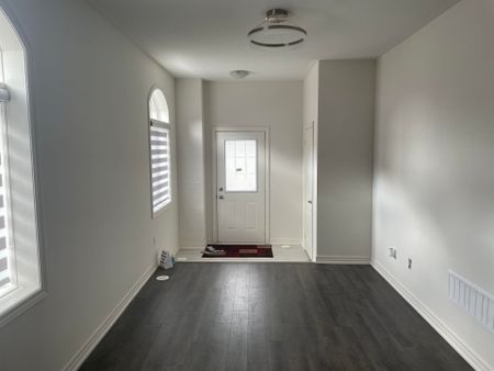 For Lease - 460 Silver Maple Road, Oakville, Ontario - Photo 4