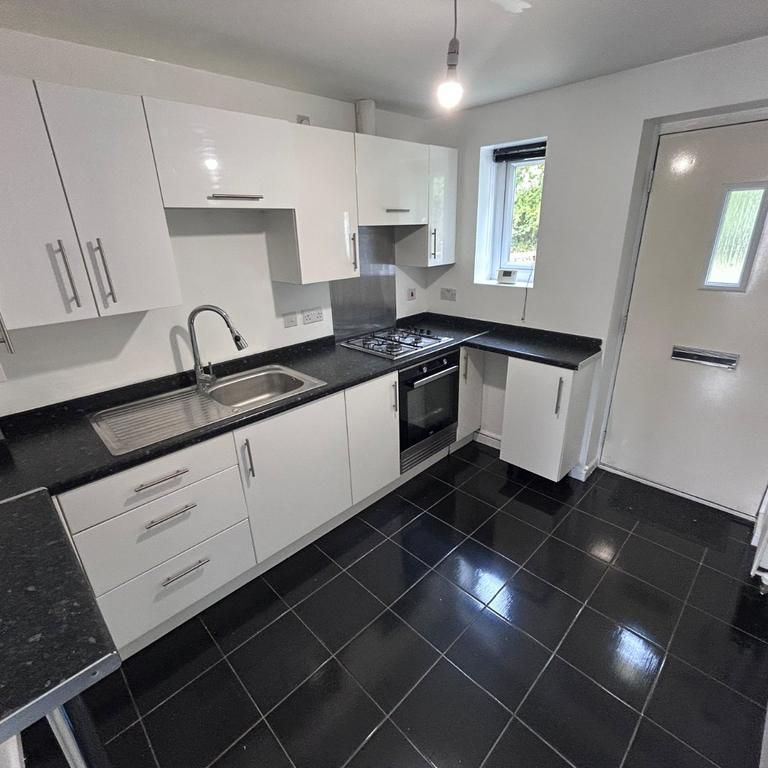 2 bedroom terraced house to rent - Photo 1