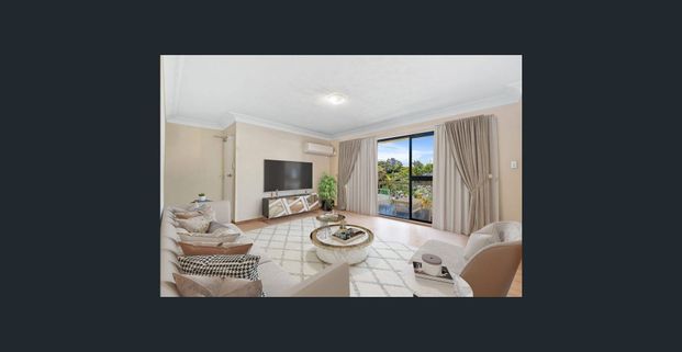 Freshly painted unit in Prime location! - Photo 1