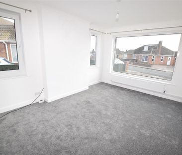 2 bedroom semi-detached bungalow to rent - Photo 2