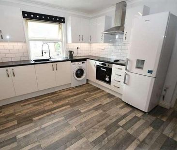 Bedroom Top Floor Apartment In Cranleigh, GU6 - Photo 1