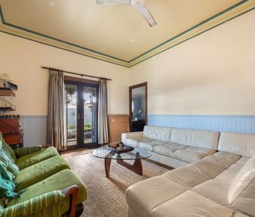 Charming Retro Cottage Living - Photo 1