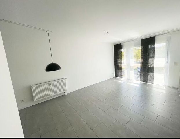 2 Zimmer Wohnung mit Küche, Aufzug und Stellplatz - Photo 1