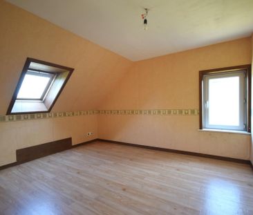 HALFOPEN BEBOUWING MET GROTE TUIN - Foto 1