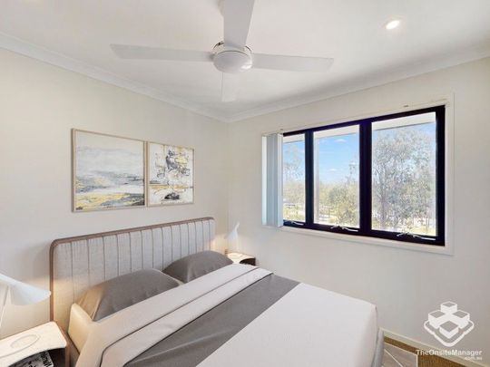 2 LEVEL 3 BEDROOM TOWNHOUSE - Photo 1