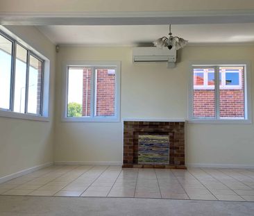 Te Atatu South -Three bedroom House - Photo 2