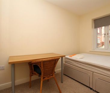 7 bedroom terraced house to rent - Photo 3