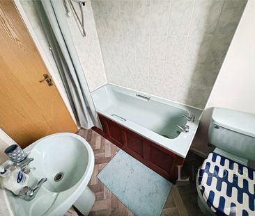 2 bedroom house to rent Knowesley Close, Bromsgrove, Worcestershire... - Photo 5