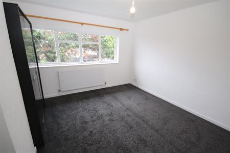 3 bedroom Semi-Detached House to let - Photo 3