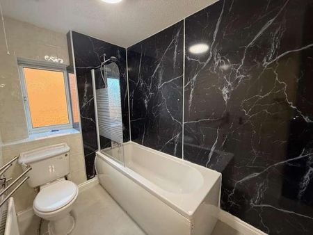 Helm Drive, Hull, HU9 - Photo 2