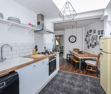 2 bedroom terraced house to rent - Photo 4