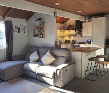 Character filled coastal beach pad - Photo 2
