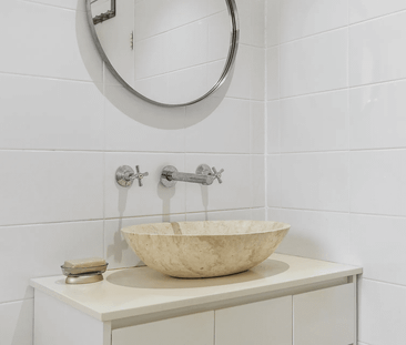 Spacious & Light-Filled Apartment in Prime Carlton Location - Photo 6