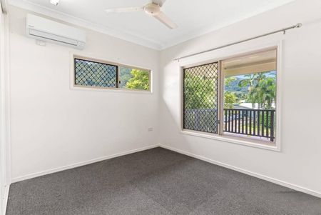 MASSIVE FAMILY HOME - SPLIT LEVEL - Photo 2