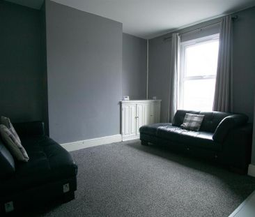 2 bedroom end of terrace house to rent - Photo 1