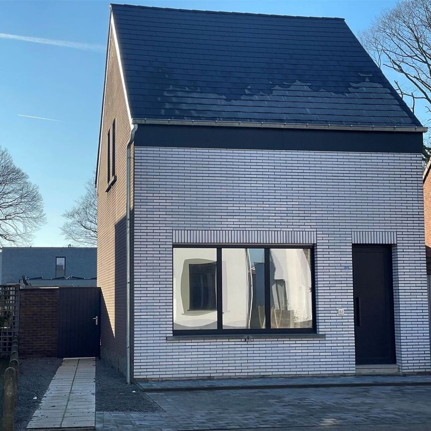 Gerenoveerde woning met twee slaapkamers en koer - Foto 1