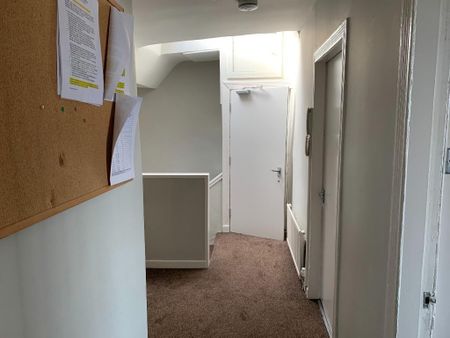 4 bedroom flat to rent - Photo 3