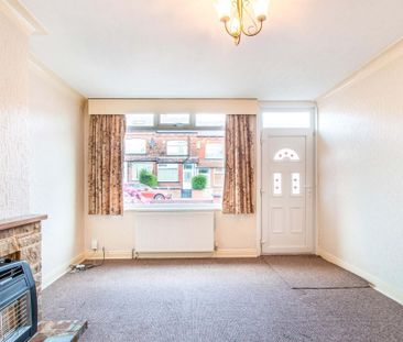 Woodlea Mount, Leeds - Photo 1