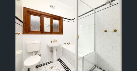 Spacious Living in a Convenient Ashfield Position - Photo 3
