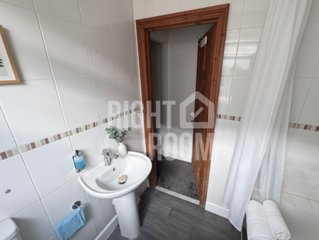 Room 1, 46 Chingford Road E17 5AE - Photo 5