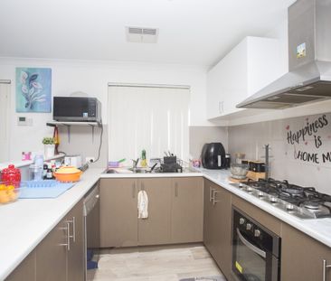 Modern Family Comfort in the Heart of Brabham. Freshly Painted! Nea... - Photo 1