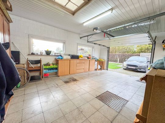Charmante rustig gelegen woning met ruime tuin en garage! - Photo 1