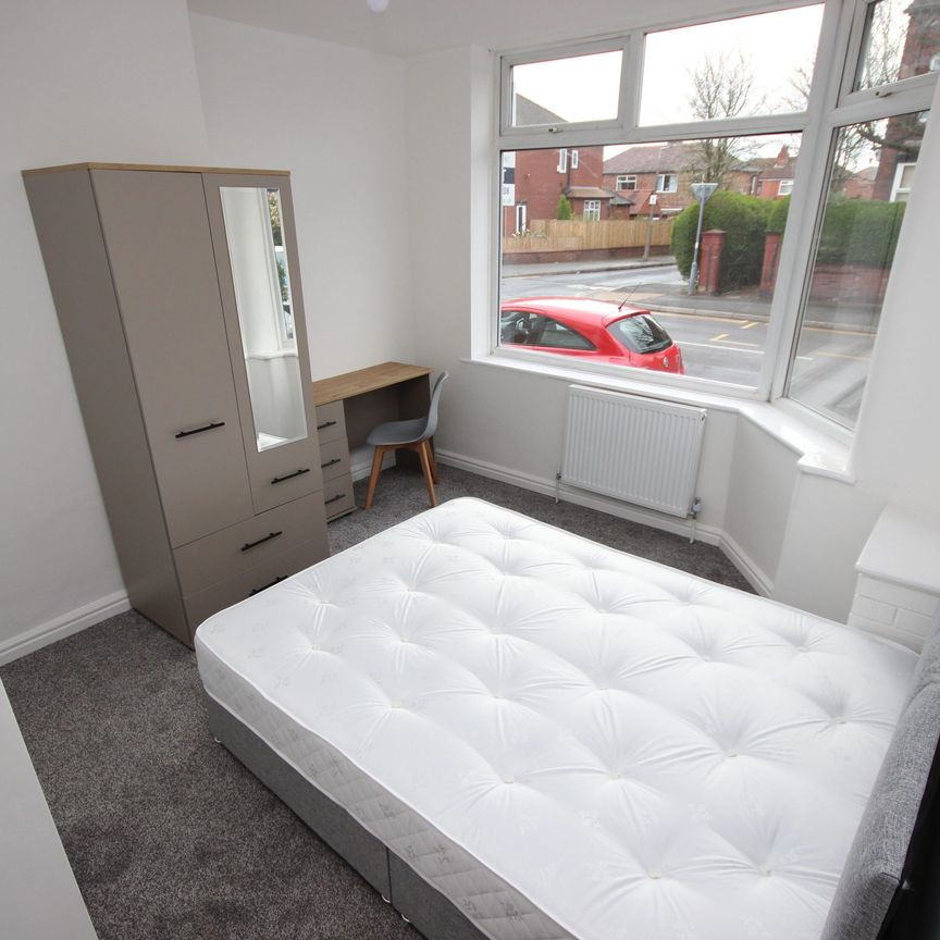 Room , Gorton Road - Photo 1