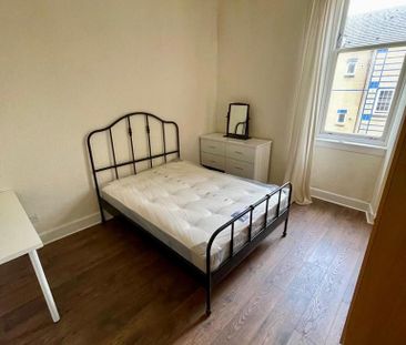 3 bedroom flat to rent - Photo 2