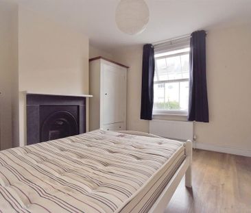 5 bedroom end of terrace house to rent - Photo 6