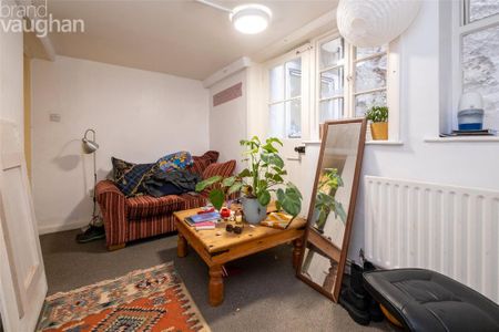 3 bedroom flat to rent - Photo 4