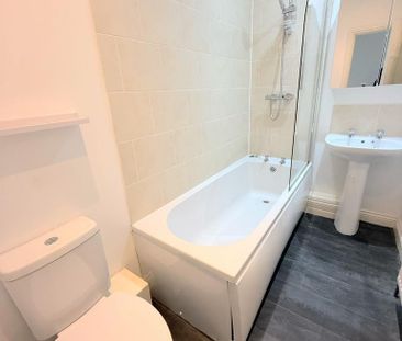 2 bedroom terraced house to rent - Photo 2