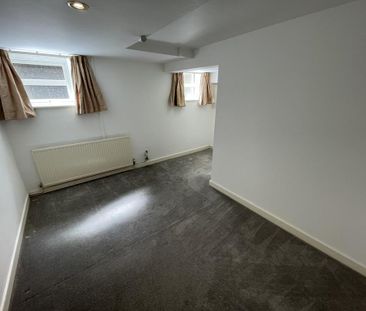 3 bedroom apartment to rent - Photo 4