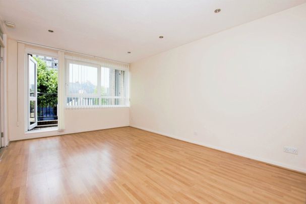 Green Walk, London Bridge, SE1 - Photo 1