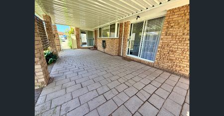 Convenient location - Photo 3