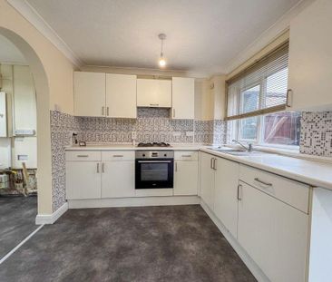 3 bedroom terraced house to rent - Photo 3